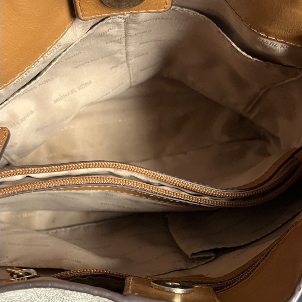 Michael Kors Cream and Tan Shoulder Bag - Picture 10 of 15